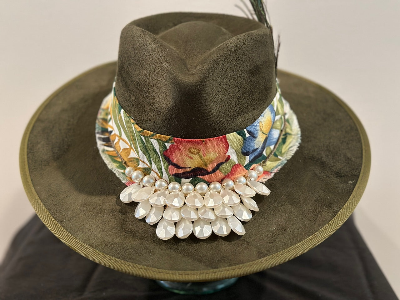 Tropical Oliver . ................(FWBF 13)